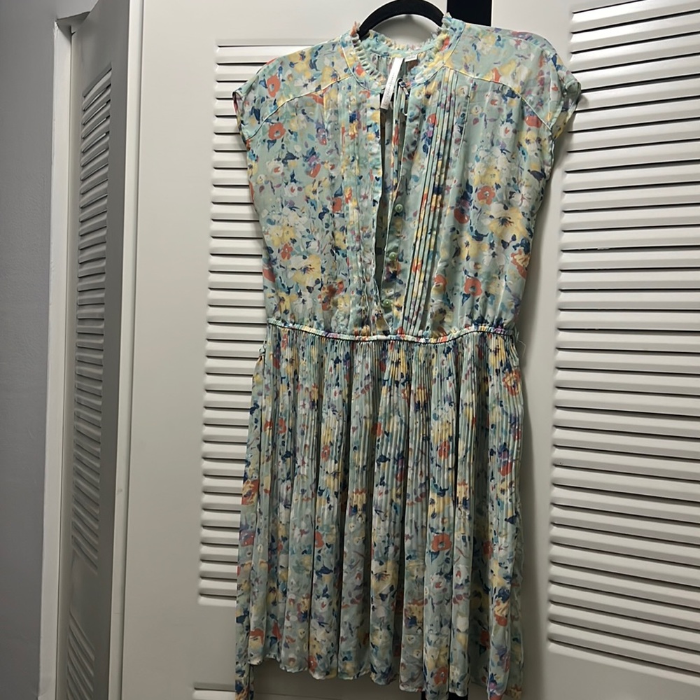 A linen flowerless dress